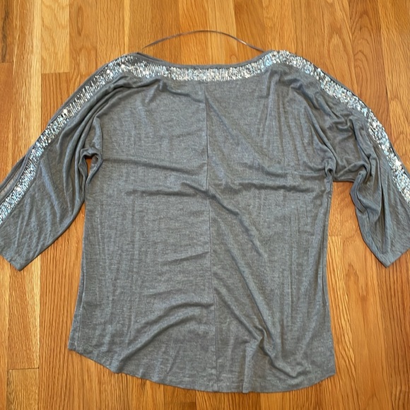 Cable & Gauge cold shoulder sequin NWOT size L top - Picture 4 of 5